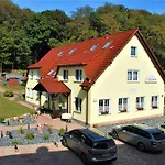 Selliner Am Waldrand * Sellin (Rugen)
